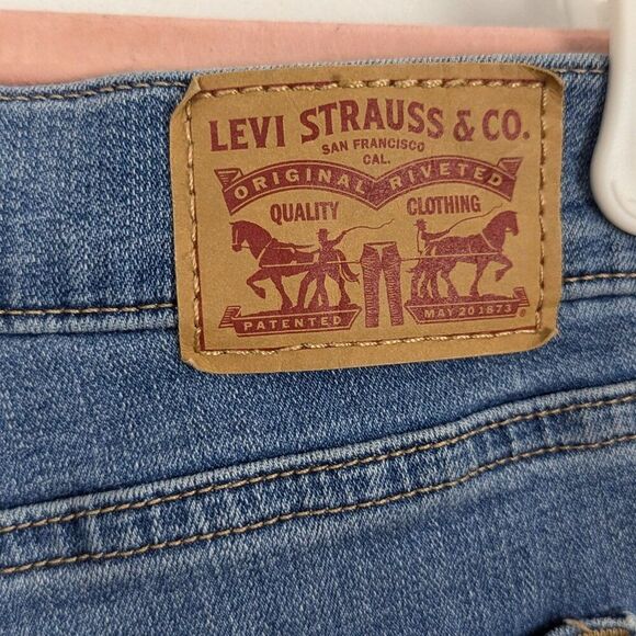 Levi's | Classic Straight Medium Wash Denim Jeans Size 10 - Picture 6 of 9